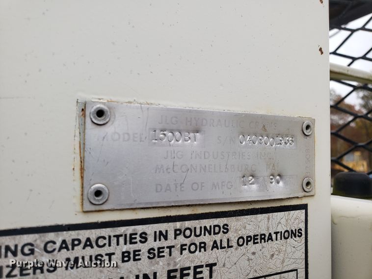 image for item ET9935 1990 Ford L8000 crane truck