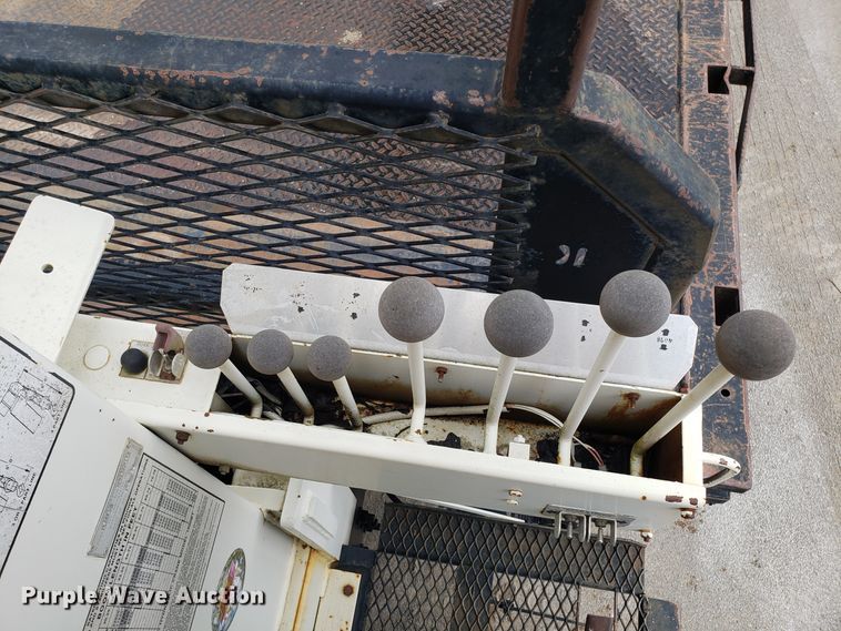 image for item ET9935 1990 Ford L8000 crane truck