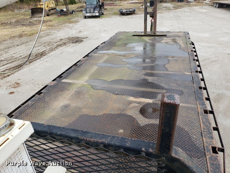 image for item ET9935 1990 Ford L8000 crane truck