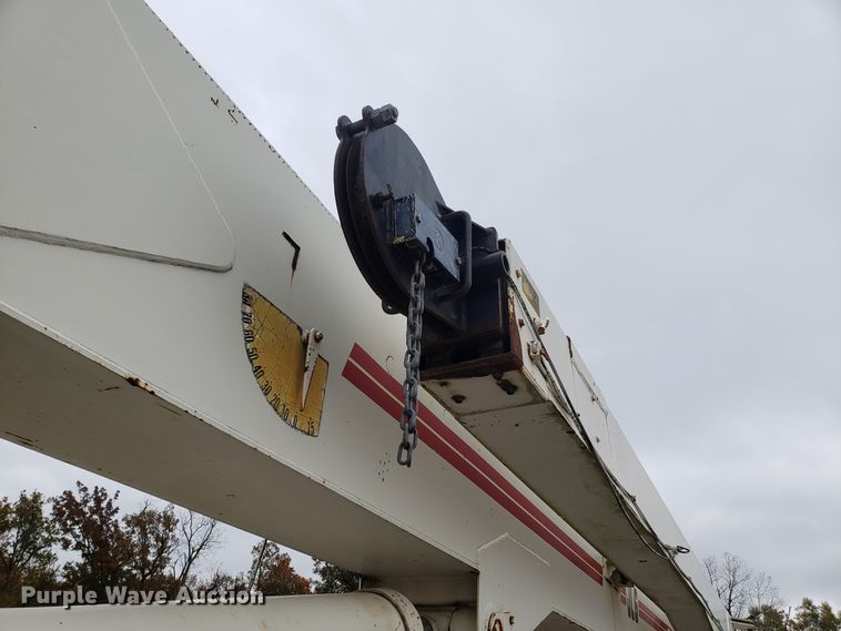 image for item ET9935 1990 Ford L8000 crane truck