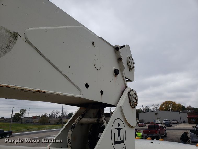 image for item ET9935 1990 Ford L8000 crane truck