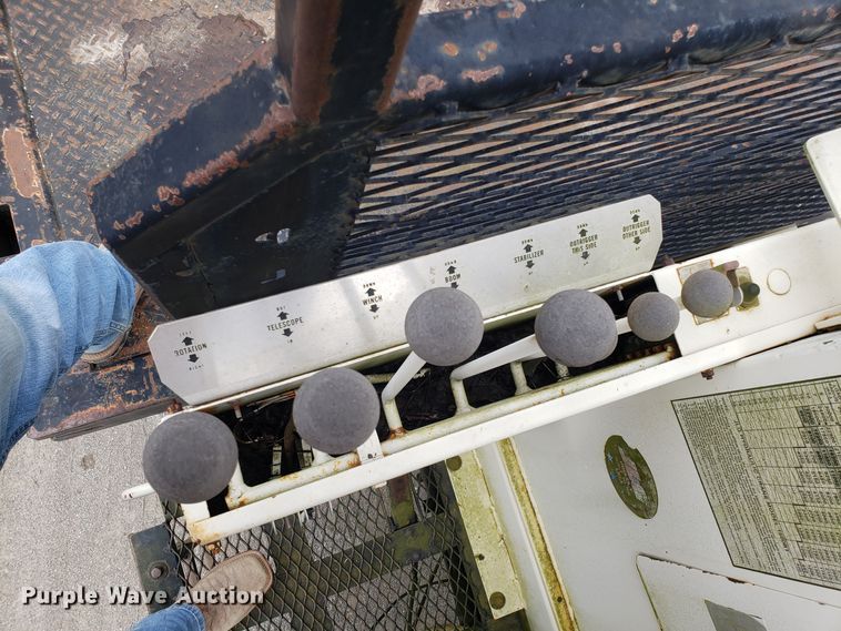 image for item ET9935 1990 Ford L8000 crane truck