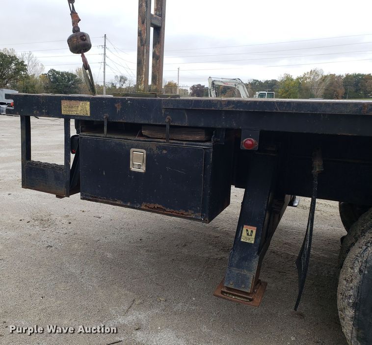image for item ET9935 1990 Ford L8000 crane truck