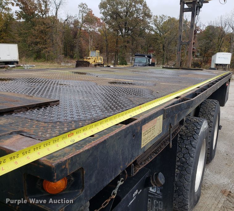 image for item ET9935 1990 Ford L8000 crane truck