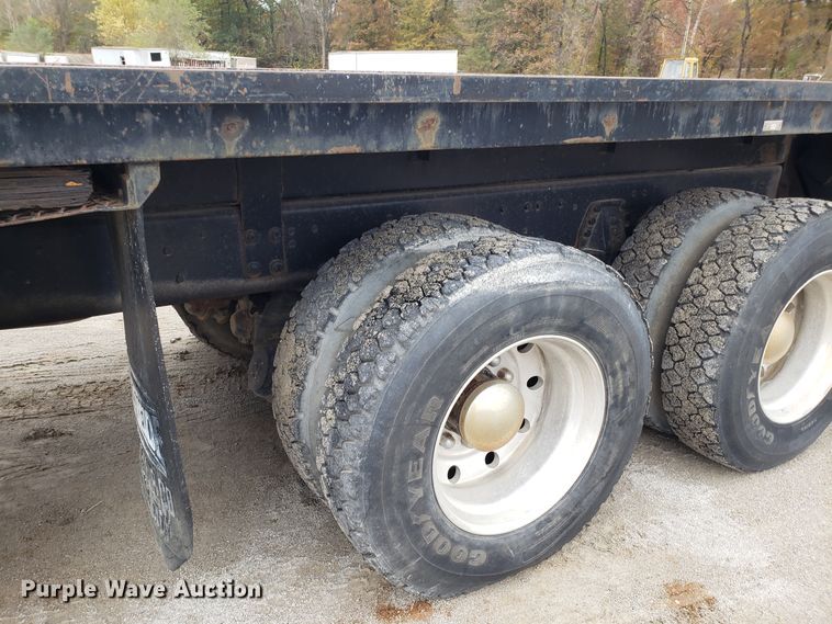 image for item ET9935 1990 Ford L8000 crane truck