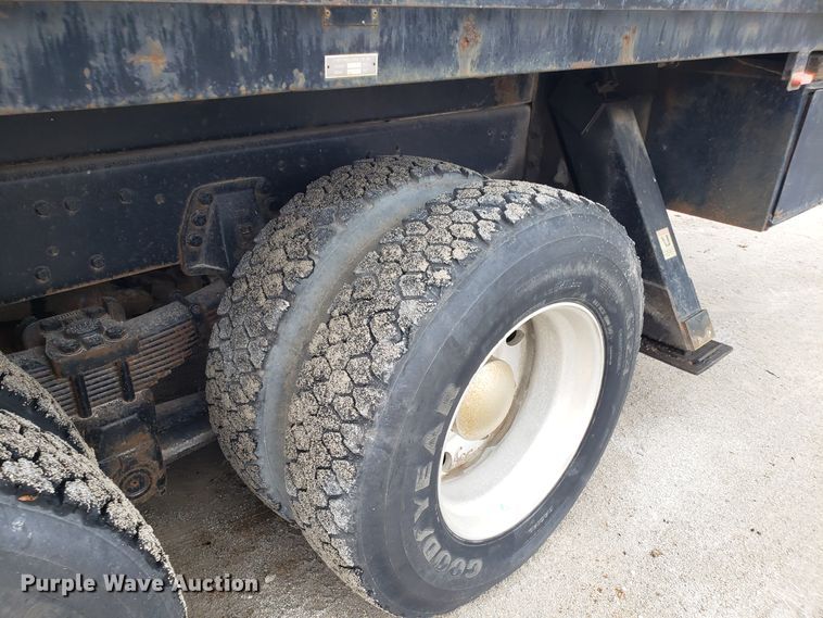 image for item ET9935 1990 Ford L8000 crane truck