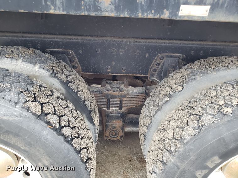 image for item ET9935 1990 Ford L8000 crane truck