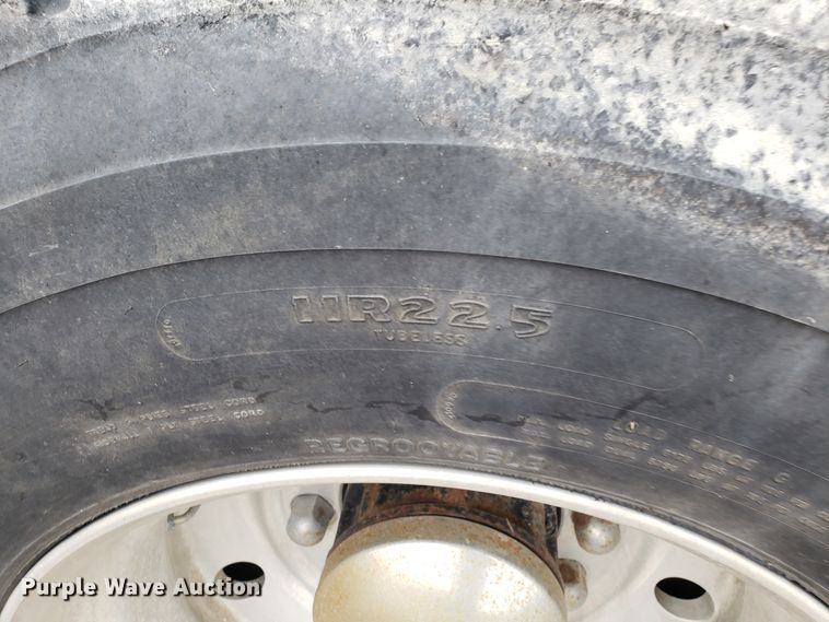 image for item ET9935 1990 Ford L8000 crane truck