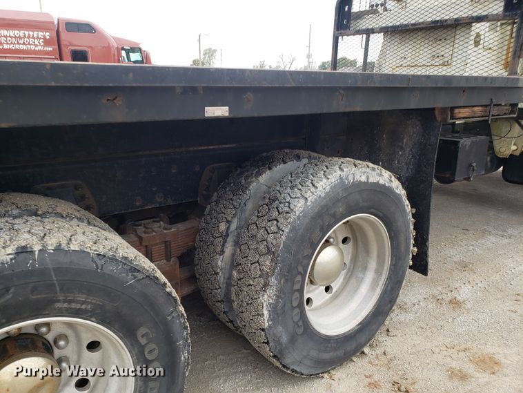image for item ET9935 1990 Ford L8000 crane truck
