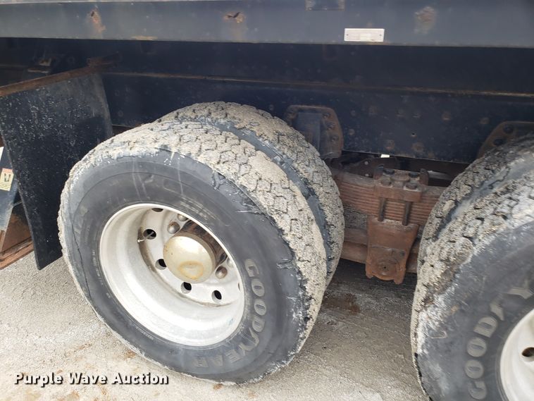 image for item ET9935 1990 Ford L8000 crane truck