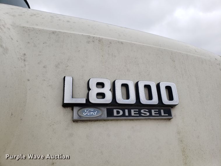 image for item ET9935 1990 Ford L8000 crane truck