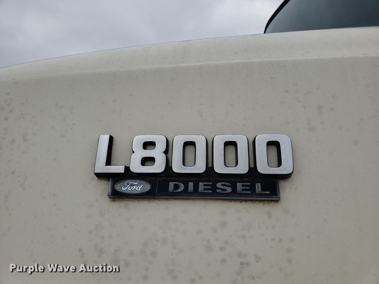 image for item ET9935 1990 Ford L8000 crane truck