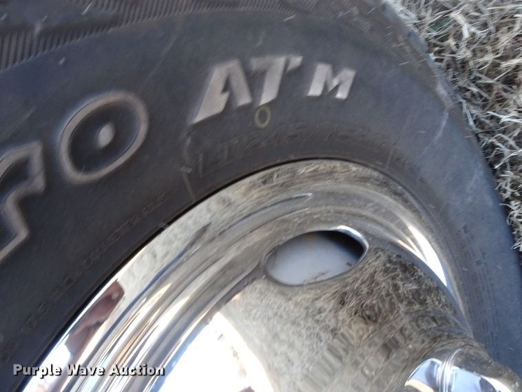 image for item GC9080 2015 Ford F350 Super Duty SuperCab flatbed pickup truck