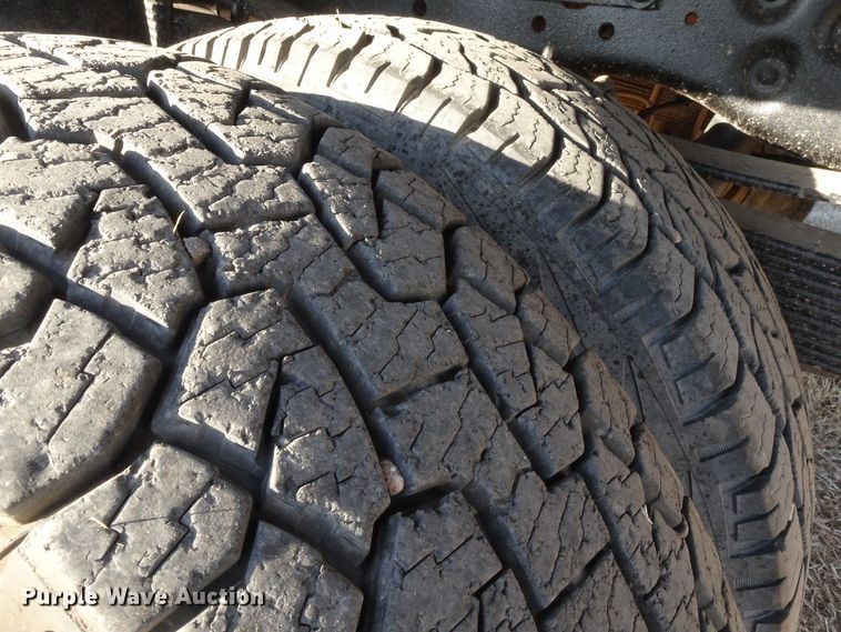 image for item GC9080 2015 Ford F350 Super Duty SuperCab flatbed pickup truck