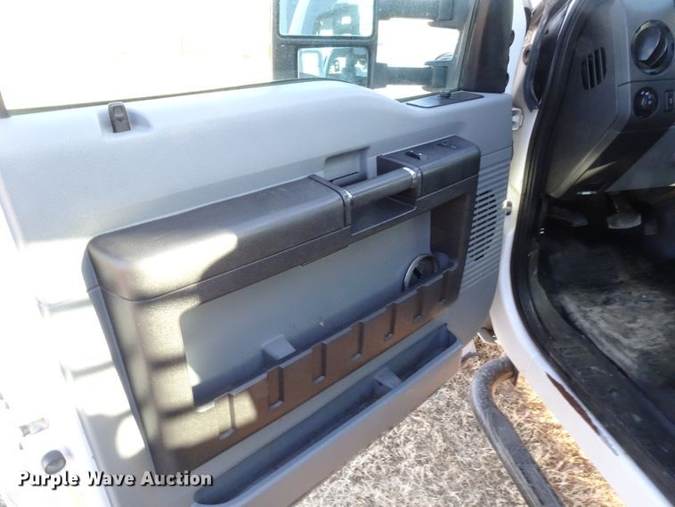 image for item GC9080 2015 Ford F350 Super Duty SuperCab flatbed pickup truck