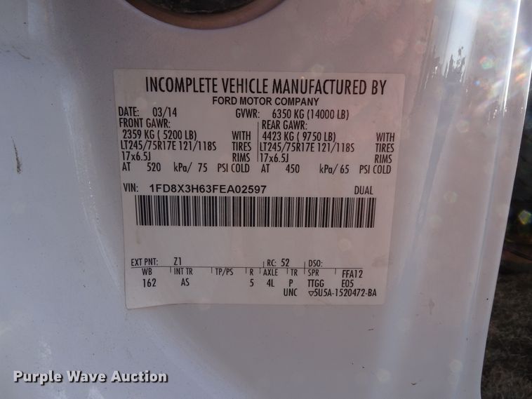 image for item GC9080 2015 Ford F350 Super Duty SuperCab flatbed pickup truck