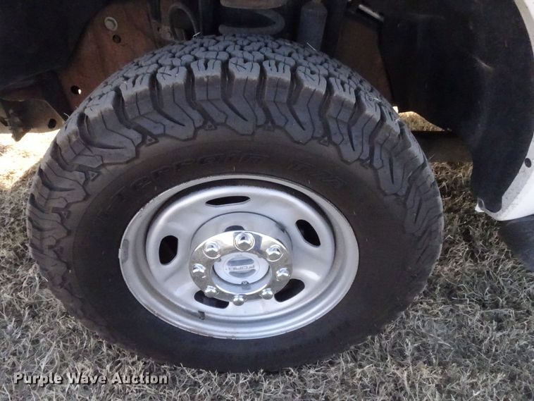 image for item GC9081 2016 Ford F350 Super Duty Crew Cab pickup truck