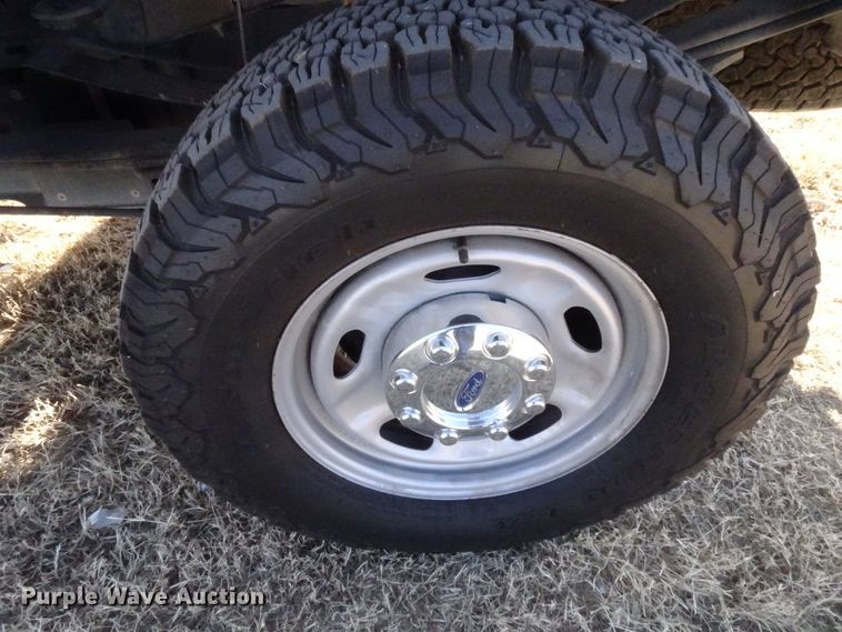 image for item GC9081 2016 Ford F350 Super Duty Crew Cab pickup truck