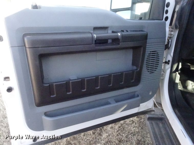 image for item GC9081 2016 Ford F350 Super Duty Crew Cab pickup truck