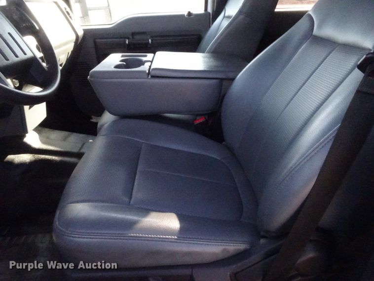 image for item GC9081 2016 Ford F350 Super Duty Crew Cab pickup truck