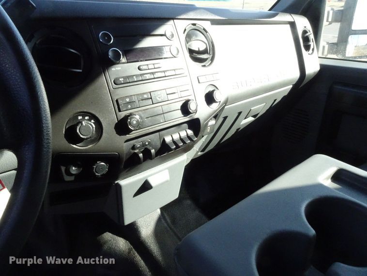 image for item GC9081 2016 Ford F350 Super Duty Crew Cab pickup truck