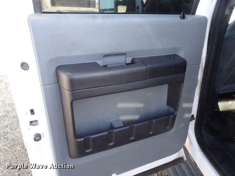 image for item GC9081 2016 Ford F350 Super Duty Crew Cab pickup truck