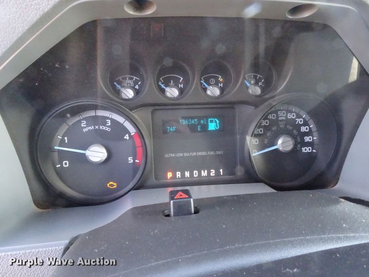 image for item GC9081 2016 Ford F350 Super Duty Crew Cab pickup truck