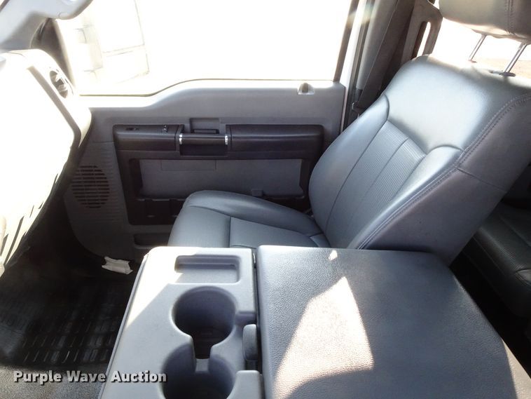 image for item GC9081 2016 Ford F350 Super Duty Crew Cab pickup truck