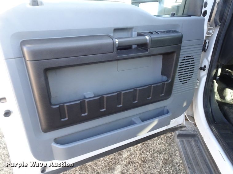 image for item GC9081 2016 Ford F350 Super Duty Crew Cab pickup truck