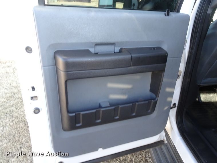 image for item GC9081 2016 Ford F350 Super Duty Crew Cab pickup truck