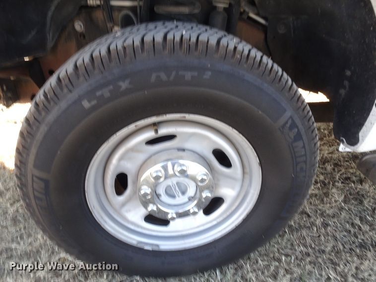 image for item GC9082 2016 Ford F350 Super Duty Crew Cab pickup truck