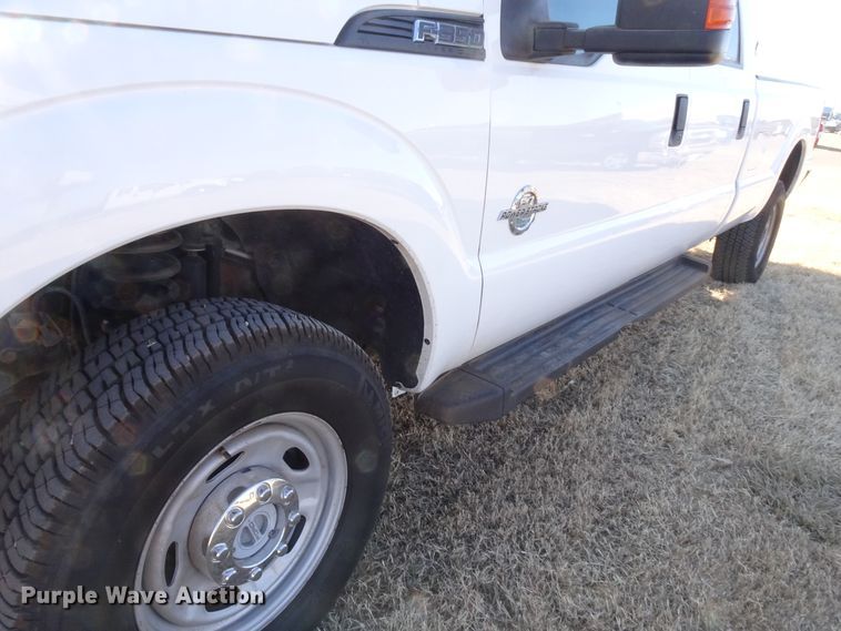 image for item GC9082 2016 Ford F350 Super Duty Crew Cab pickup truck