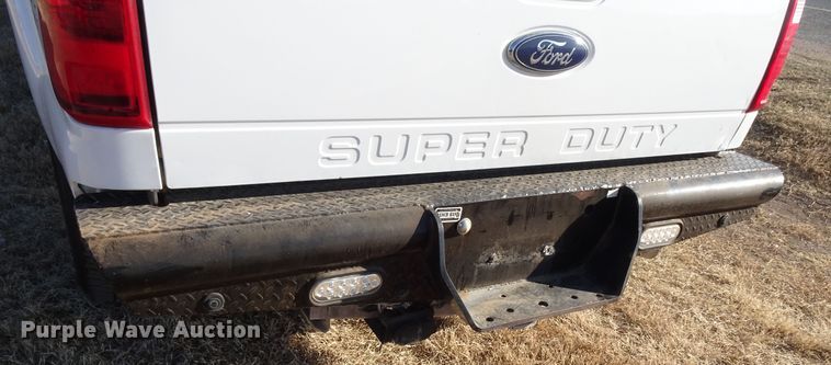 image for item GC9082 2016 Ford F350 Super Duty Crew Cab pickup truck