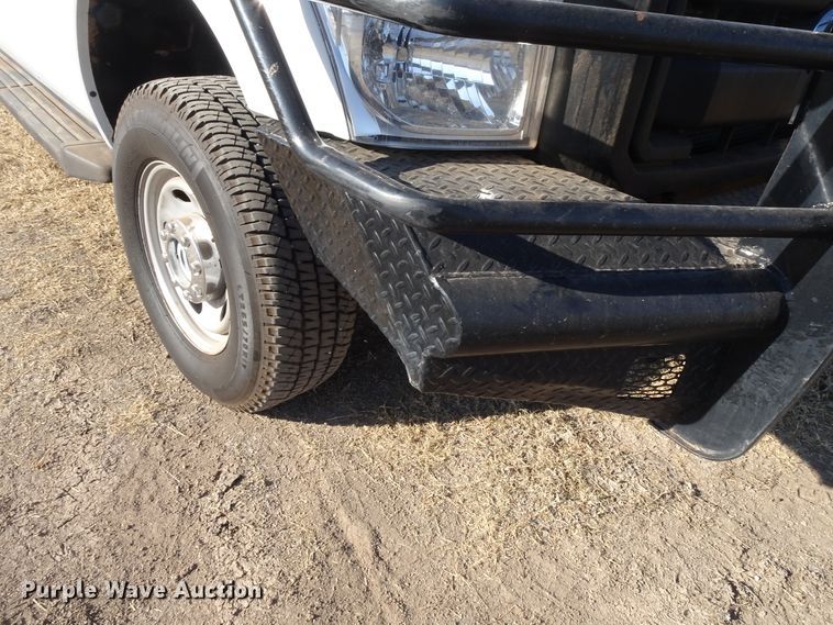 image for item GC9082 2016 Ford F350 Super Duty Crew Cab pickup truck