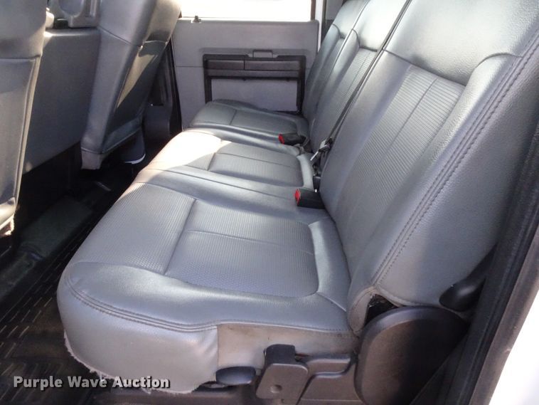 image for item GC9082 2016 Ford F350 Super Duty Crew Cab pickup truck