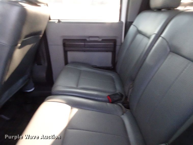 image for item GC9082 2016 Ford F350 Super Duty Crew Cab pickup truck