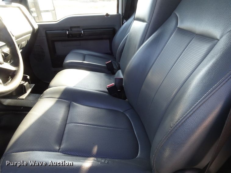 image for item GC9082 2016 Ford F350 Super Duty Crew Cab pickup truck