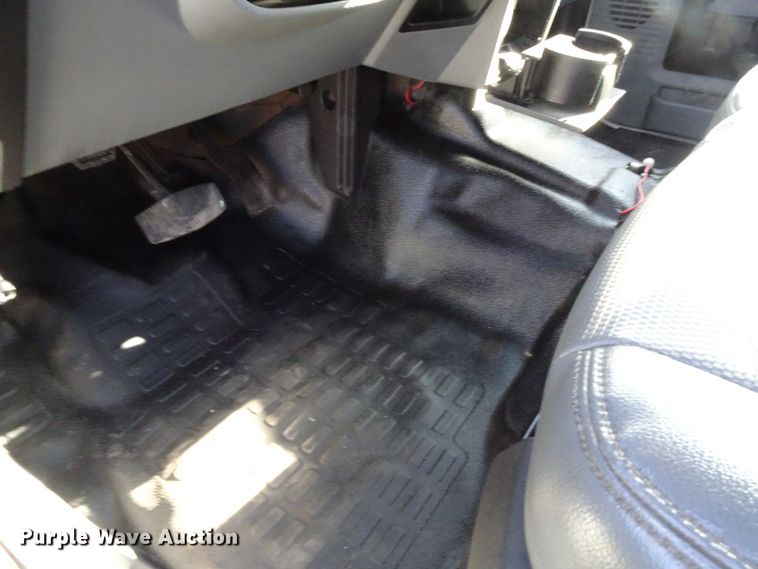 image for item GC9082 2016 Ford F350 Super Duty Crew Cab pickup truck