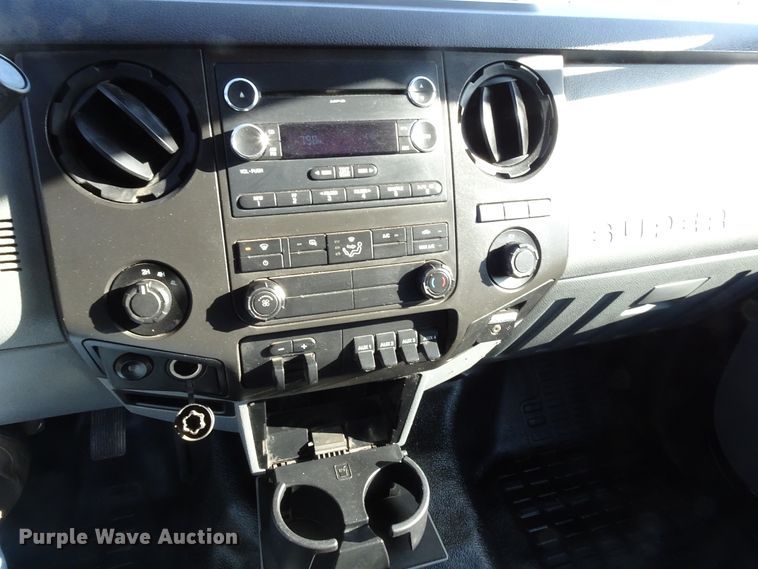 image for item GC9082 2016 Ford F350 Super Duty Crew Cab pickup truck