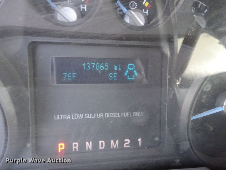 image for item GC9082 2016 Ford F350 Super Duty Crew Cab pickup truck