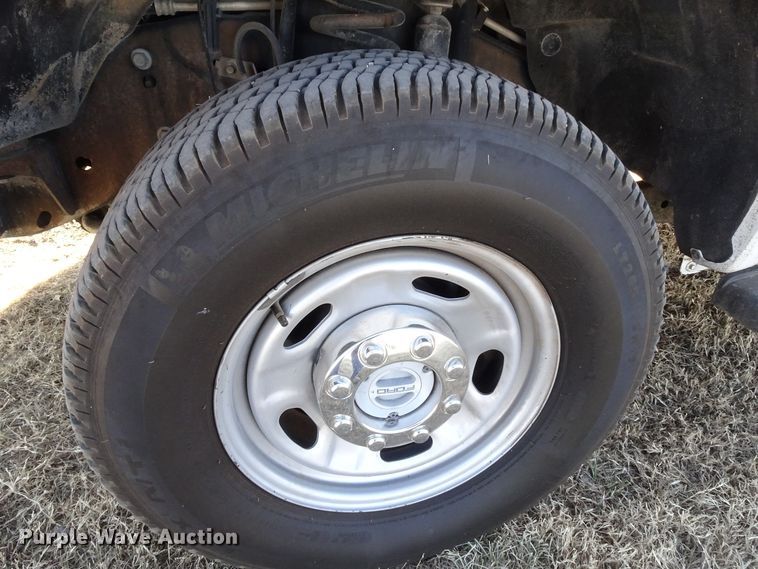 image for item GC9083 2015 Ford F350 Super Duty Crew Cab pickup truck