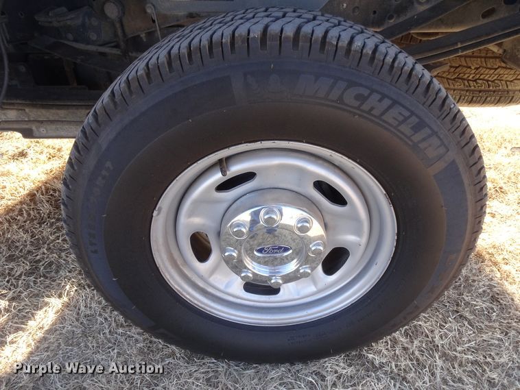 image for item GC9083 2015 Ford F350 Super Duty Crew Cab pickup truck