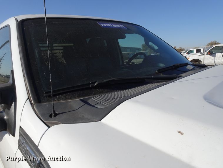 image for item GC9083 2015 Ford F350 Super Duty Crew Cab pickup truck