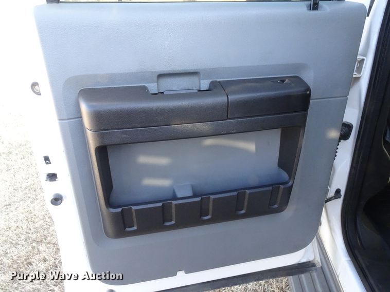 image for item GC9083 2015 Ford F350 Super Duty Crew Cab pickup truck