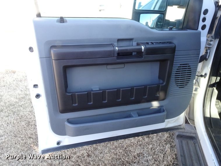 image for item GC9083 2015 Ford F350 Super Duty Crew Cab pickup truck