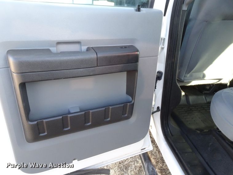 image for item GC9084 2016 Ford F250 Super Duty Crew Cab pickup truck