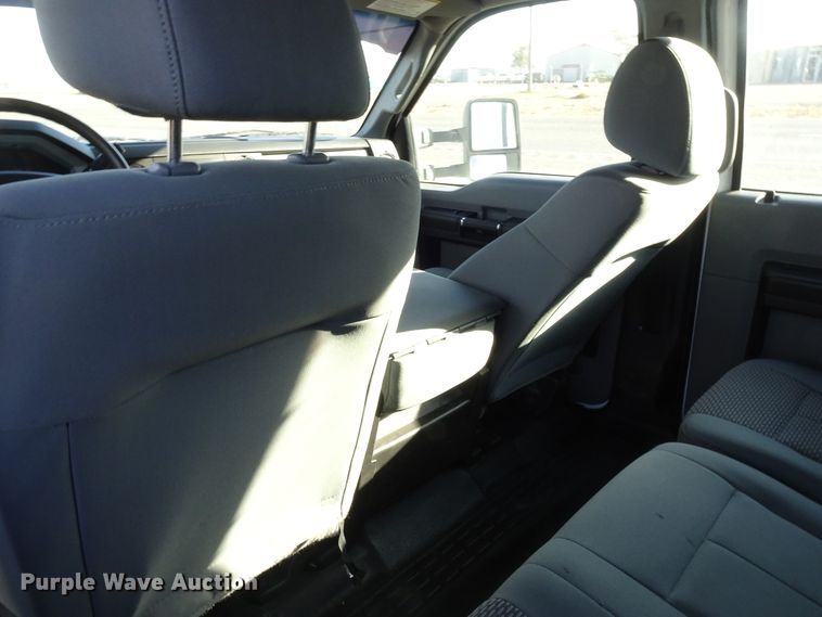 image for item GC9084 2016 Ford F250 Super Duty Crew Cab pickup truck