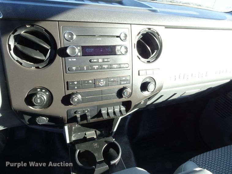 image for item GC9084 2016 Ford F250 Super Duty Crew Cab pickup truck