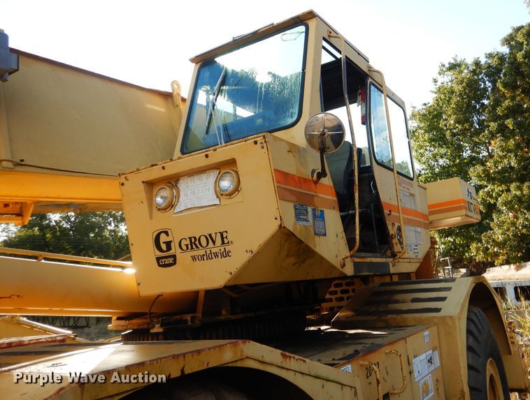 image for item GC9724 1995 Grove RT745 crane
