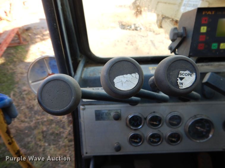 image for item GC9724 1995 Grove RT745 crane